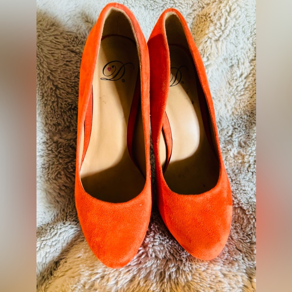 Chic Orange Suede Heels
